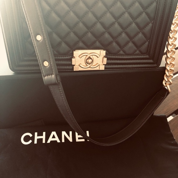 New CHANEL  Quilted Medium Boy Flap Shoulder Bag with Gold Chain. - Picture 13 of 13